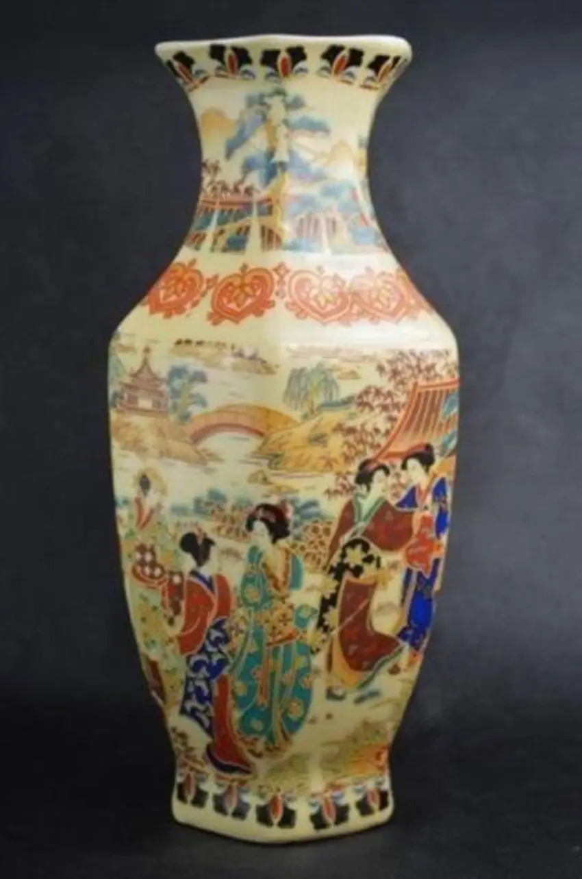 Chinese Famille Rose porcelain Vase HandPainted beautiful woman Qianlong mark
Chinese Famille Rose porcelain Vase HandPainted beautiful woman Qianlong mark