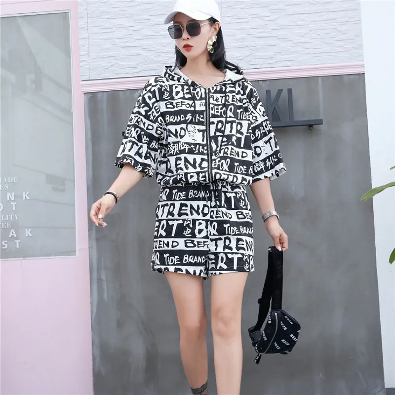 Summer women's casual pants 2019 summer new Thai street fashion personality print loose jumpsuit women
Summer women's casual pants 2019 summer new Thai street fashion personality print loose jumpsuit women