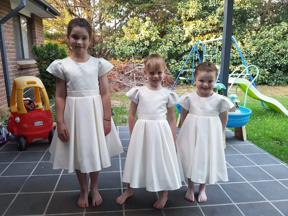 Elegant Satin A-Line Flower Girl Dresses for Weddings Party 2020 Little Girls Holy First Communion Pageant Gowns with Beads
Elegant Satin A-Line Flower Girl Dresses for Weddings Party 2020 Little Girls Holy First Communion Pageant Gowns with Beads