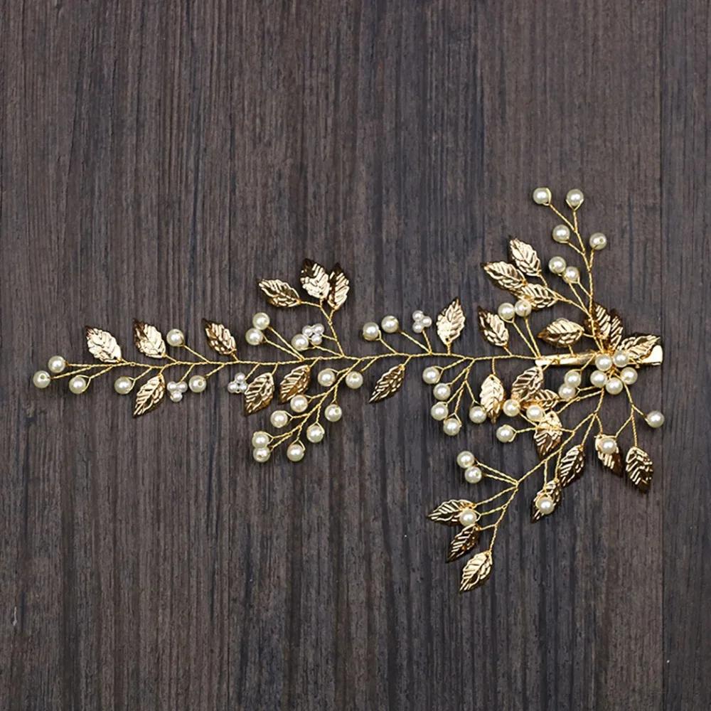 New Fashion Pearl Leaf Hairpin Greek Retro Gold Metal Hairpin Wedding Tiara Jewelry Trend.
New Fashion Pearl Leaf Hairpin Greek Retro Gold Metal Hairpin Wedding Tiara Jewelry Trend.