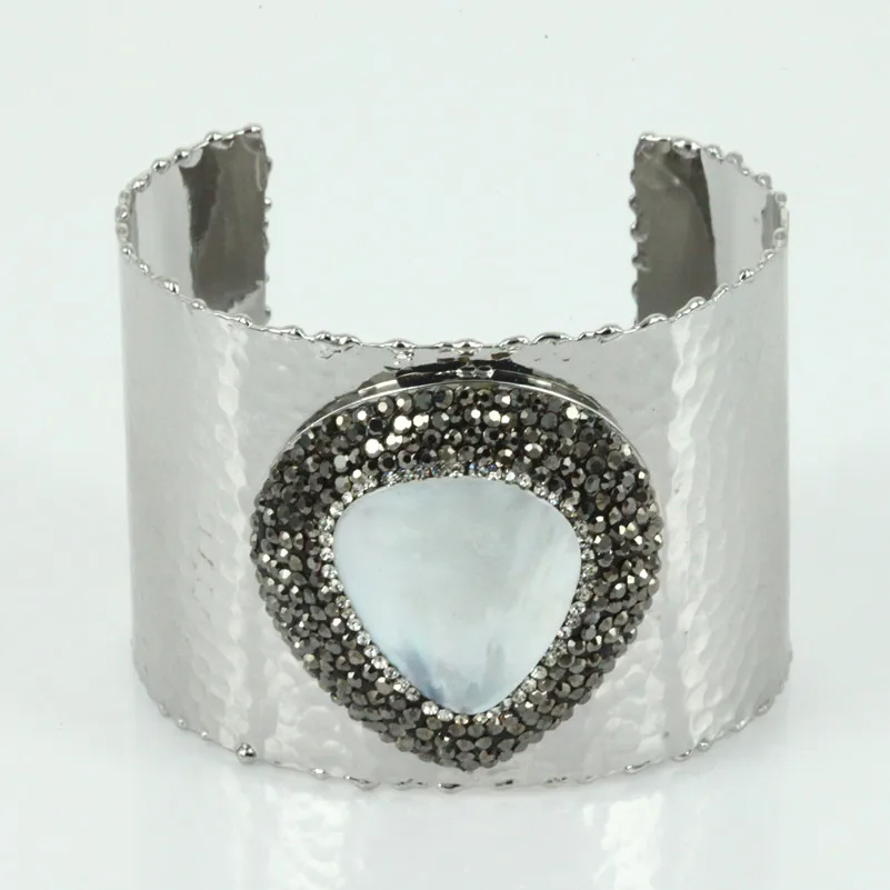 Elegant Fashion Snakeskin Cuff Bangles with Shell Beads and Rhinestone Charm Silver/Gold Color Open Bangle for Women
Elegant Fashion Snakeskin Cuff Bangles with Shell Beads and Rhinestone Charm Silver/Gold Color Open Bangle for Women