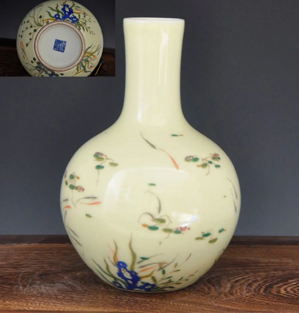 only existing copy Chinese Top Antique Porcelain Hand Painted Vase With Qing QianLong Mark
only existing copy Chinese Top Antique Porcelain Hand Painted Vase With Qing QianLong Mark
