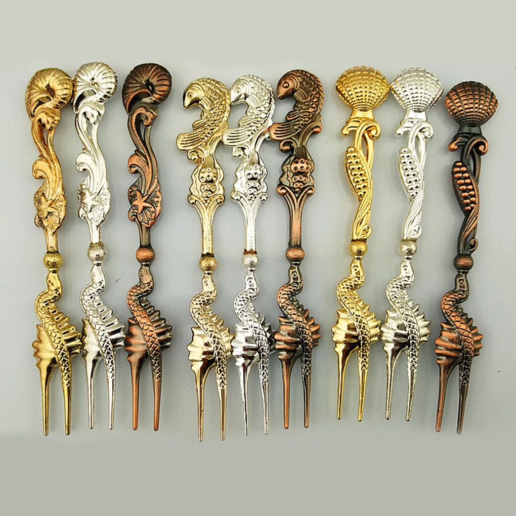 European Style Fruit Forks Bronze Carved Cake Dessert Fork Gift for Home or Party
European Style Fruit Forks Bronze Carved Cake Dessert Fork Gift for Home or Party