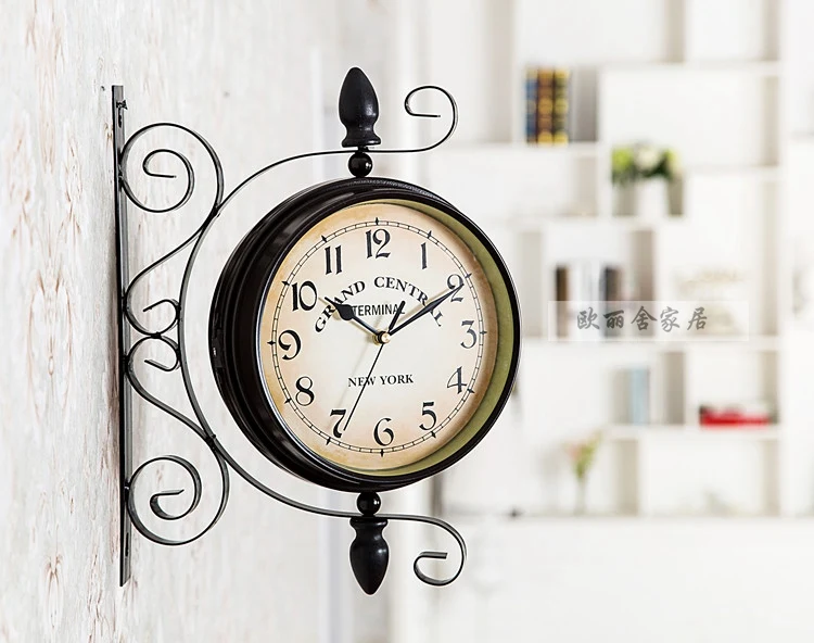 2019Unique gift retro metal iron home decorative rotated antique the double two faced wall clock vintage on the wall
2019Unique gift retro metal iron home decorative rotated antique the double two faced wall clock vintage on the wall