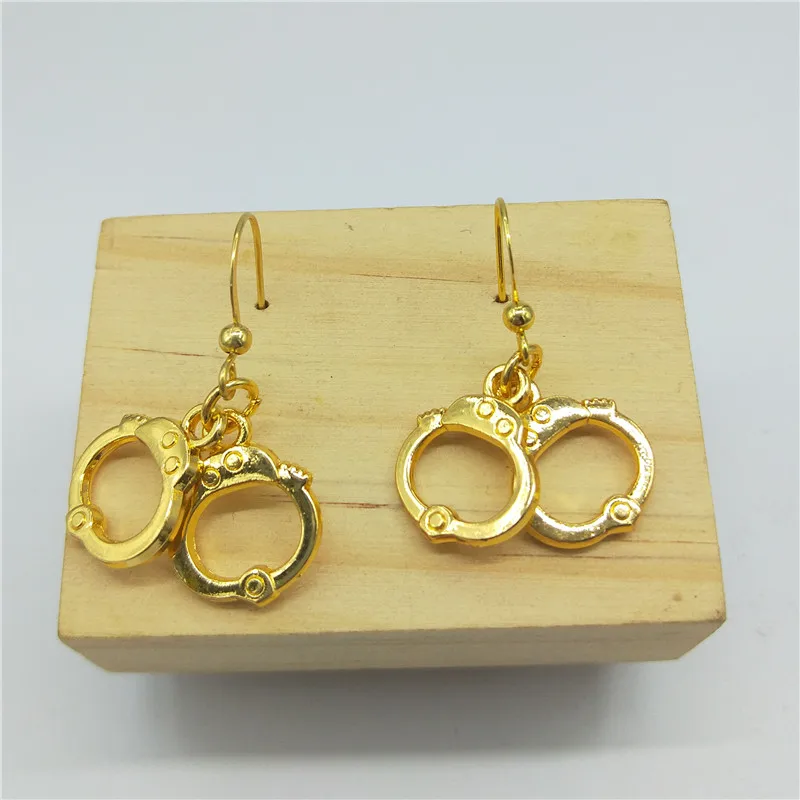 Hot Fashion Personality Handcuffs Earrings Jewelry Alloy Handcuffs Earring Accessories Men and Women Jewelry
Hot Fashion Personality Handcuffs Earrings Jewelry Alloy Handcuffs Earring Accessories Men and Women Jewelry