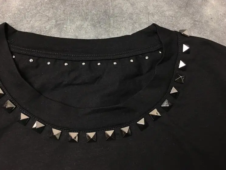 High New Novelty 19ss Men Metal rivet collar T Shirts T-Shirt Hip Hop Skateboard Street Cotton T-Shirts Tee Top kenye #655
High New Novelty 19ss Men Metal rivet collar T Shirts T-Shirt Hip Hop Skateboard Street Cotton T-Shirts Tee Top kenye #655