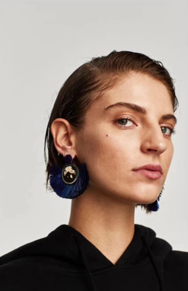 Graceful Beauty 8 Colors Gold Alloy Rhinestone Round Shape Fringe Charm Thread Tassel Pendant Statement Women Dangle Earrings
Graceful Beauty 8 Colors Gold Alloy Rhinestone Round Shape Fringe Charm Thread Tassel Pendant Statement Women Dangle Earrings