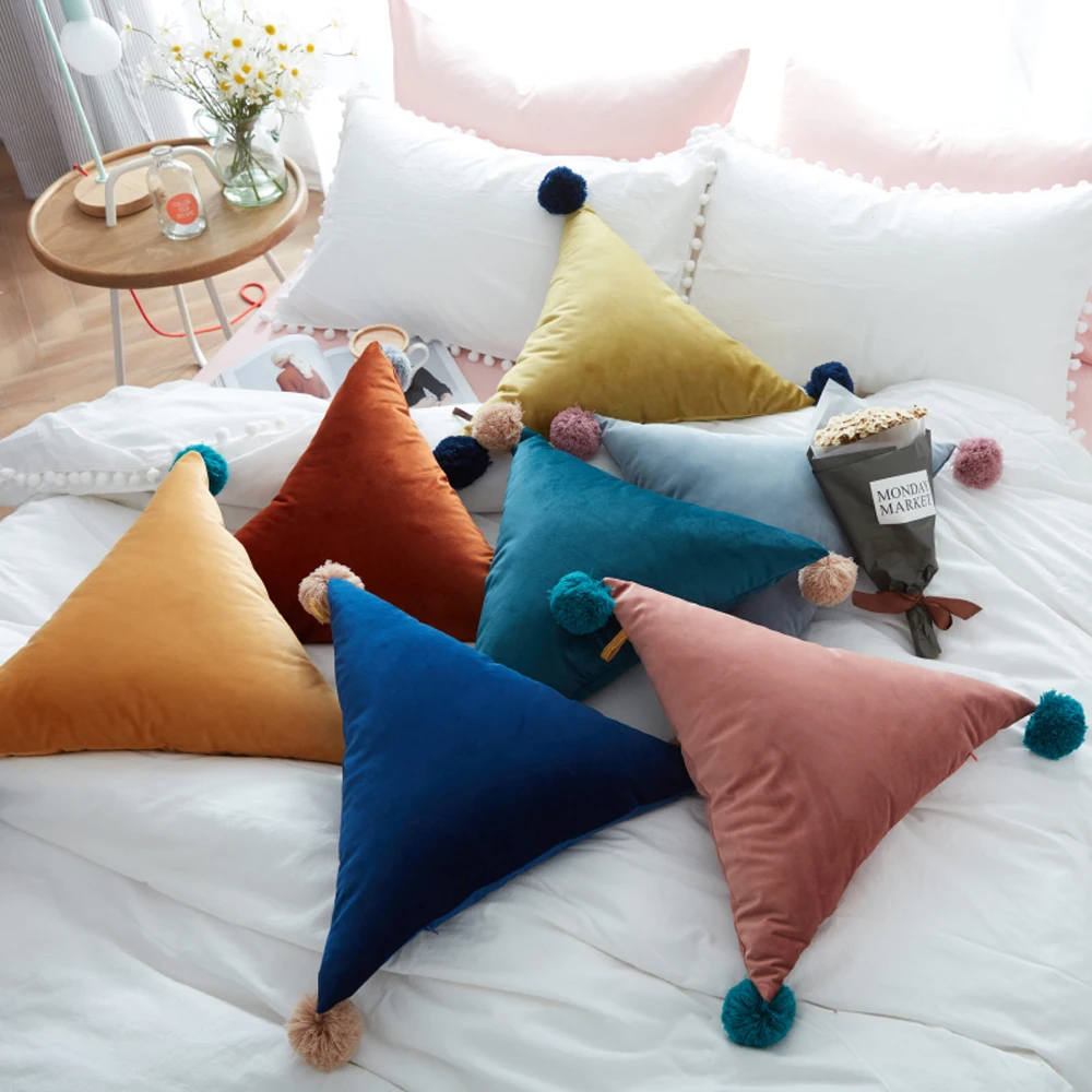 ESSIE HOME 2017 Fashion Triangle Shaped Cushion Lovely Decor Pillow Solid Color Stuffed Throw Pillow With Wool Balls Home Decor
ESSIE HOME 2017 Fashion Triangle Shaped Cushion Lovely Decor Pillow Solid Color Stuffed Throw Pillow With Wool Balls Home Decor