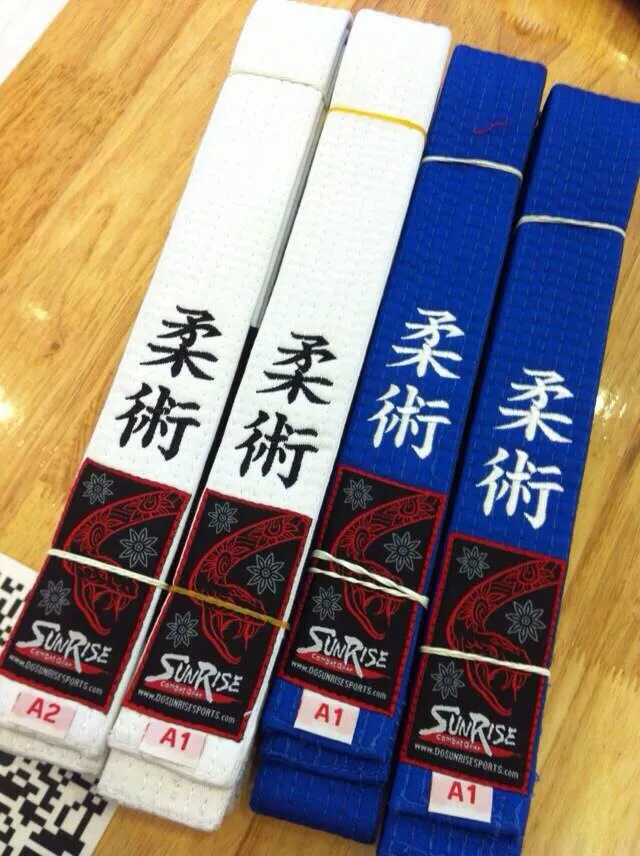 Бразильские ремни Jiu-Jitsu MMA Gi BJJ Sunrise, черные, коричневые, фиолетовые, синие и белые ремни AO A1 A2 A3 A4
Бразильские ремни Jiu-Jitsu MMA Gi BJJ Sunrise, черные, коричневые, фиолетовые, синие и белые ремни AO A1 A2 A3 A4