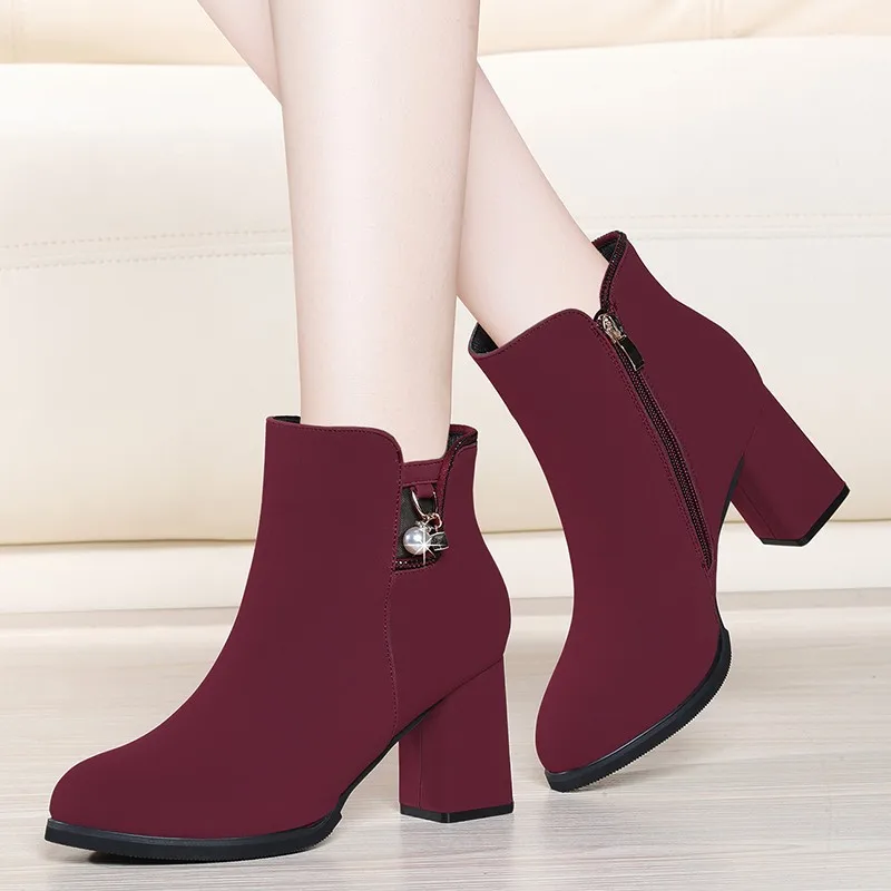 2020 New Top Quality Cow Suede Leather Boots Women High Heels Platform Ankle Boots Round Toe Autumn Winter Shoes M0213
2020 New Top Quality Cow Suede Leather Boots Women High Heels Platform Ankle Boots Round Toe Autumn Winter Shoes M0213