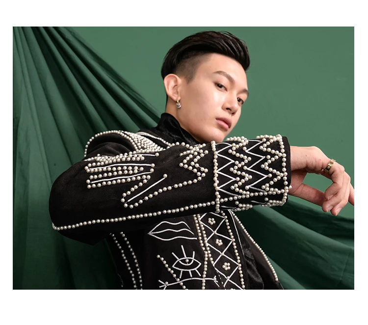 real men Asia size black baroque embroidery beading event/red carpet/stars/luxury long coat/stage performance/studio/dance/club
real men Asia size black baroque embroidery beading event/red carpet/stars/luxury long coat/stage performance/studio/dance/club