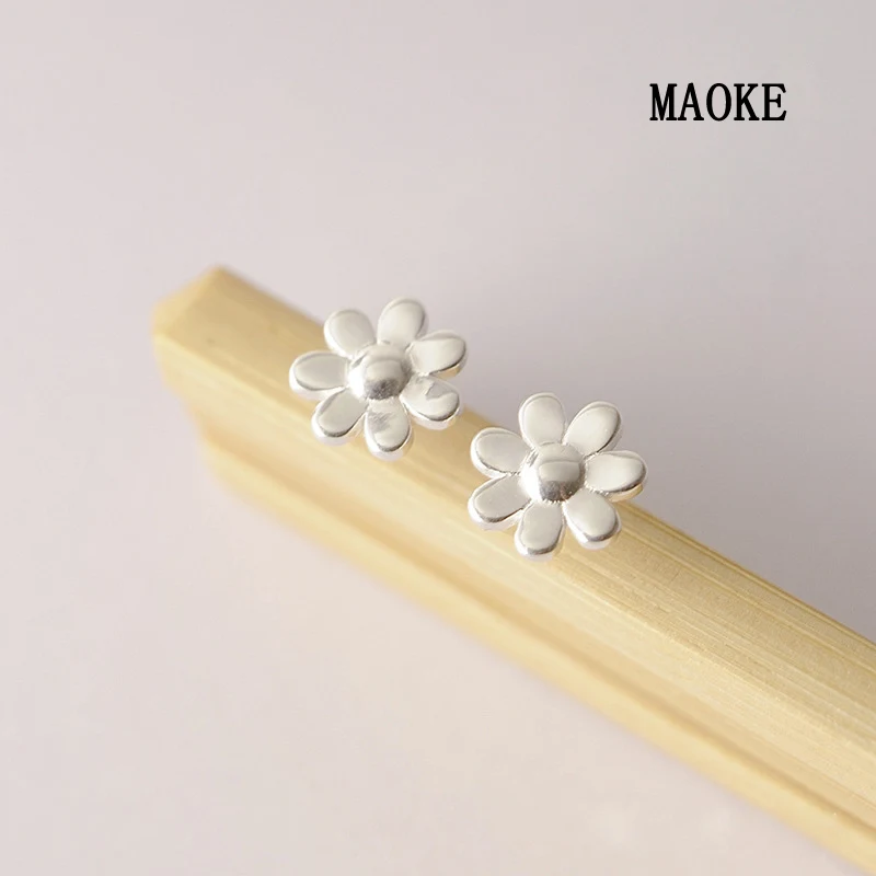 Promotions 925 SV Simple Glossy Flower Earrings Sweet Sunflower Ear Jewelry Fashion Jewelry for Women's Fashion Gifts
Promotions 925 SV Simple Glossy Flower Earrings Sweet Sunflower Ear Jewelry Fashion Jewelry for Women's Fashion Gifts