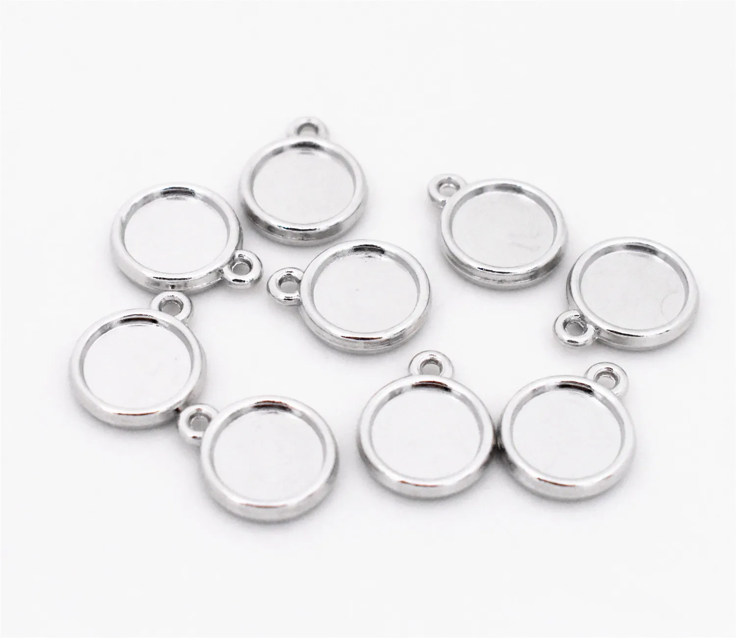 20pcs/lot 10mm Inner Size Rhodium Plated Double Sides Simple Style Cabochon Base Cameo Setting Charms Pendant
20pcs/lot 10mm Inner Size Rhodium Plated Double Sides Simple Style Cabochon Base Cameo Setting Charms Pendant