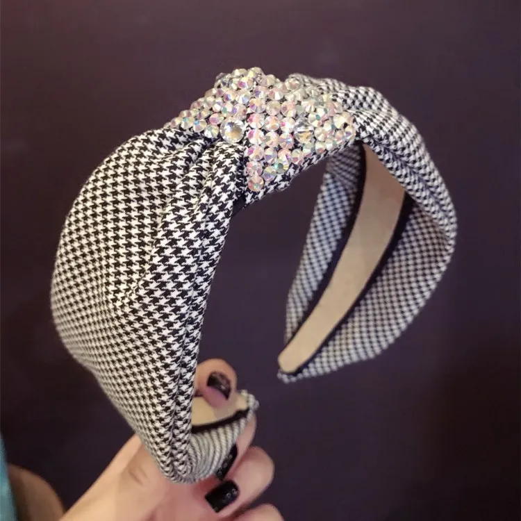 Fashion High-end hair accessories sweet houndstooth diamond in the middle knot knotted wide-brimmed hairband headband for women
Fashion High-end hair accessories sweet houndstooth diamond in the middle knot knotted wide-brimmed hairband headband for women
