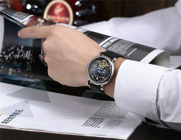 Vintage Designer Skeleton Face Men Antique Mechanical Watches Self-wind Tourbillon Wrist watch Moon Phase Leather Relojes W009
Vintage Designer Skeleton Face Men Antique Mechanical Watches Self-wind Tourbillon Wrist watch Moon Phase Leather Relojes W009