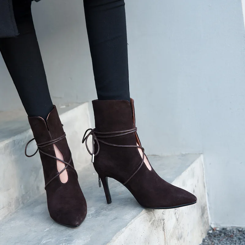 Ankle Strap Boots Pointed Ends Genuine Leather Boots Thin Heel Women Ankle Boots Fashion Punk Style Winter Boots
Ankle Strap Boots Pointed Ends Genuine Leather Boots Thin Heel Women Ankle Boots Fashion Punk Style Winter Boots