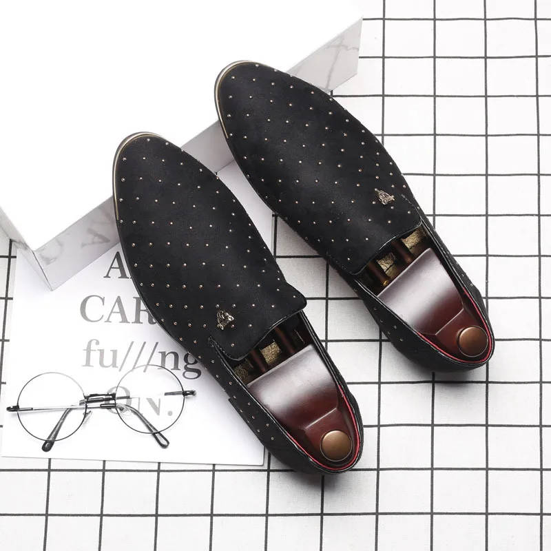 Popular Men Suede Leather Driving Shoes Black Blue Slip On Rivet Trend Summer Men Leather Loafers Drop Shipping
Popular Men Suede Leather Driving Shoes Black Blue Slip On Rivet Trend Summer Men Leather Loafers Drop Shipping