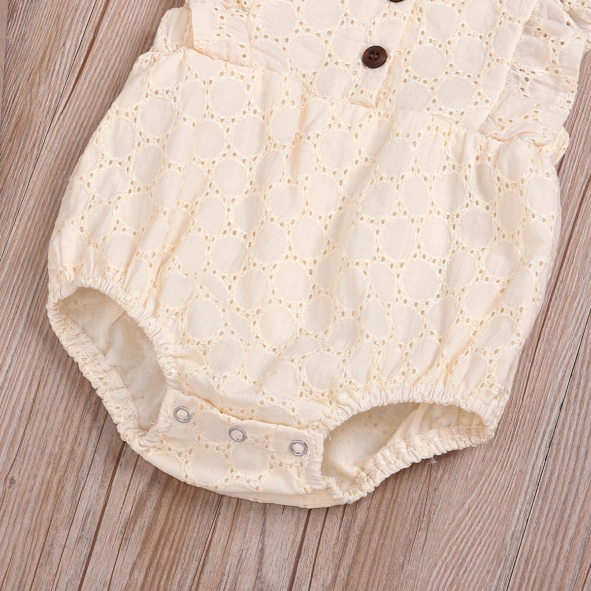 Cute Newborn Baby Girls Ruffles Rompers Summer Sleeveless Baby Jumpsuit Playsuit Solid Hollow Out Baby Girls Costumes
Cute Newborn Baby Girls Ruffles Rompers Summer Sleeveless Baby Jumpsuit Playsuit Solid Hollow Out Baby Girls Costumes