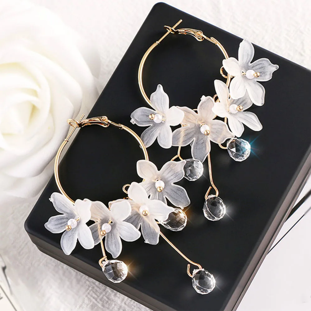 ZOVOLI Fashion Korean Acrylic Flower Drop Earrings for Women White Crystal Pendant Temperament Dangle Earrings Brinco Jewelry
ZOVOLI Fashion Korean Acrylic Flower Drop Earrings for Women White Crystal Pendant Temperament Dangle Earrings Brinco Jewelry