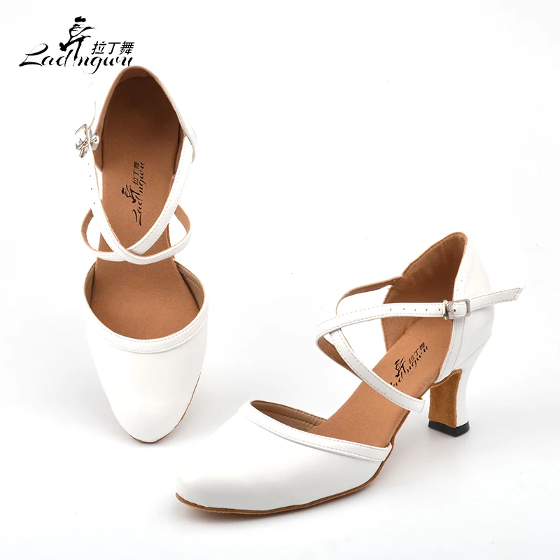 Ladingwu White Soft Bottom Closed toe Ballroom Dance Competition Shoes Microfiber Synthetic Leather Latin Dance Shoes Woman
Ladingwu White Soft Bottom Closed toe Ballroom Dance Competition Shoes Microfiber Synthetic Leather Latin Dance Shoes Woman