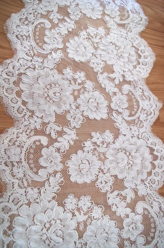 white cord lace trim with scalloped edges, Alencon Lace trim with grace floral, double scallops corded lace, 10 yards
white cord lace trim with scalloped edges, Alencon Lace trim with grace floral, double scallops corded lace, 10 yards