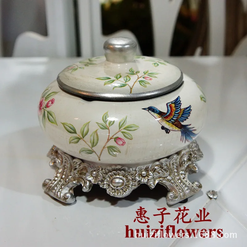 European-style painted ceramic ashtray living room decoration home ornaments crafts new house furnishings
European-style painted ceramic ashtray living room decoration home ornaments crafts new house furnishings