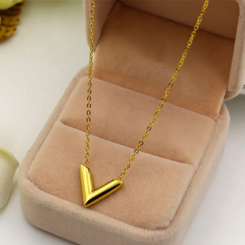 Classic Brand Jewelry Rose Gold-Color Short Triangle V Shape Letter Pendant Necklaces Women Statement Chokers K0022
Classic Brand Jewelry Rose Gold-Color Short Triangle V Shape Letter Pendant Necklaces Women Statement Chokers K0022