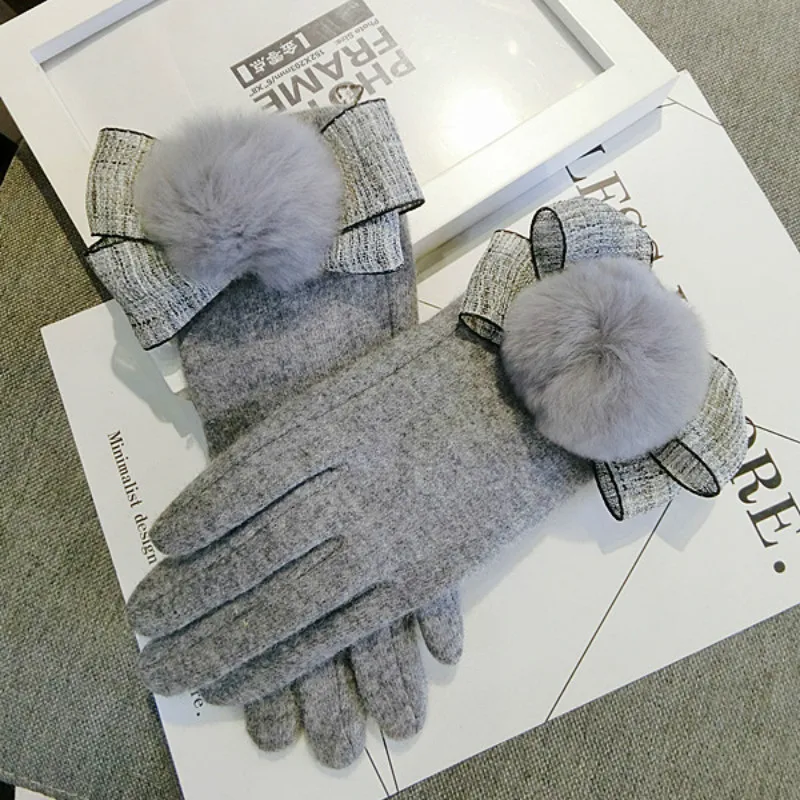 New Korean version touch screen five fingers Bow big ball lovely warm women spring winter gloves mittens female
New Korean version touch screen five fingers Bow big ball lovely warm women spring winter gloves mittens female