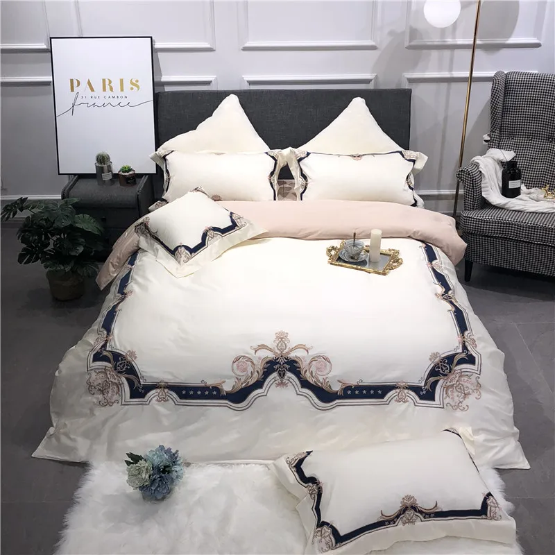 2018 New Egyptian cotton Bedding Set Classic embroidery Comforter Cover Flat Sheet Set Pillowcases Queen King size 4pcs
2018 New Egyptian cotton Bedding Set Classic embroidery Comforter Cover Flat Sheet Set Pillowcases Queen King size 4pcs