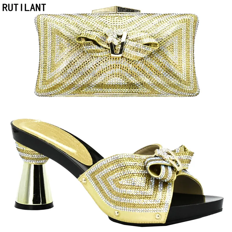 Latest Ladies Italian Shoes and Bag Set Decorated with Rhinestone Nigerian Women Wedding Shoes and Bag Set Party Shoes and Bag
Latest Ladies Italian Shoes and Bag Set Decorated with Rhinestone Nigerian Women Wedding Shoes and Bag Set Party Shoes and Bag