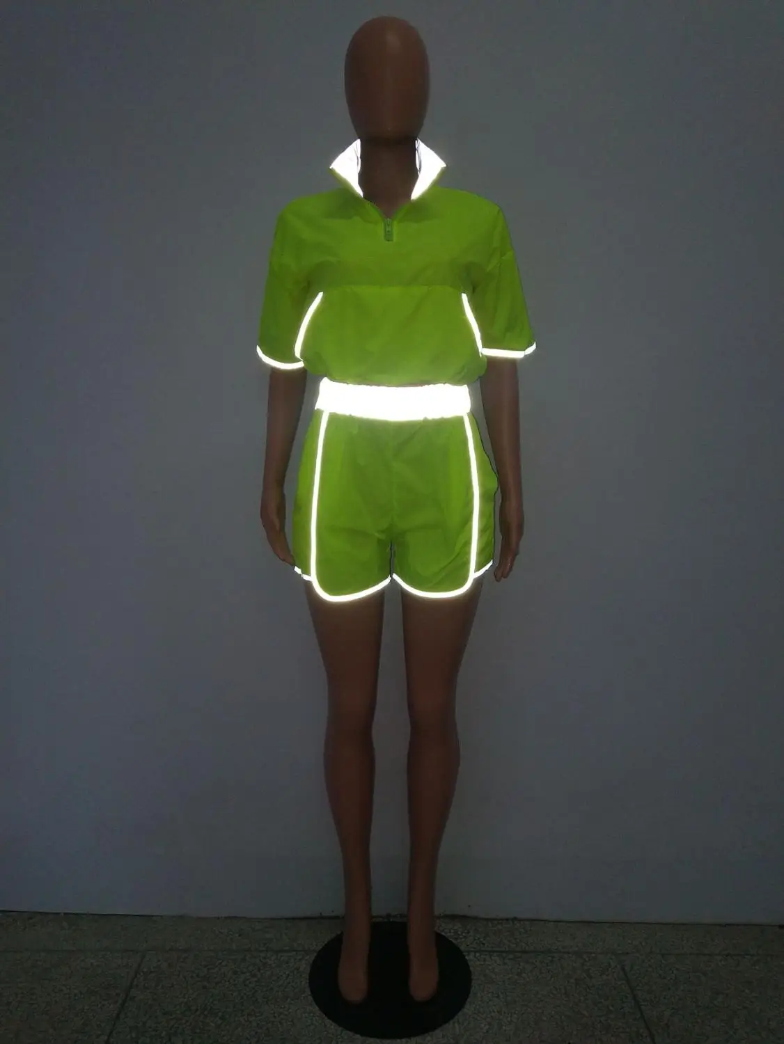 Color Patchwork Woman Reflective suit Two Piece Set Night Version Suits Turn-down Collar Short Sleeve Top And Shorts Tracksuit
Color Patchwork Woman Reflective suit Two Piece Set Night Version Suits Turn-down Collar Short Sleeve Top And Shorts Tracksuit