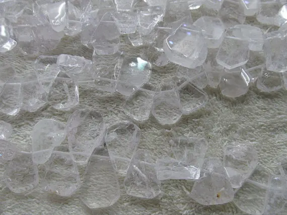 wholesale batch 5strands 15-40mm Titanium quartz crystal freeform nuggets teardrop slab drilled gold silver clear white crab cha
wholesale batch 5strands 15-40mm Titanium quartz crystal freeform nuggets teardrop slab drilled gold silver clear white crab cha