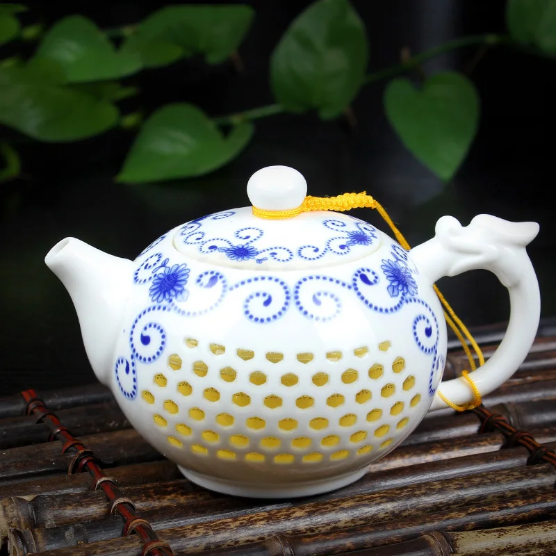 Jingdezhen Ceramic Teapot exquisite hollowed out home tea set green flower porcelain Kung Fu tea set 220ML
Jingdezhen Ceramic Teapot exquisite hollowed out home tea set green flower porcelain Kung Fu tea set 220ML