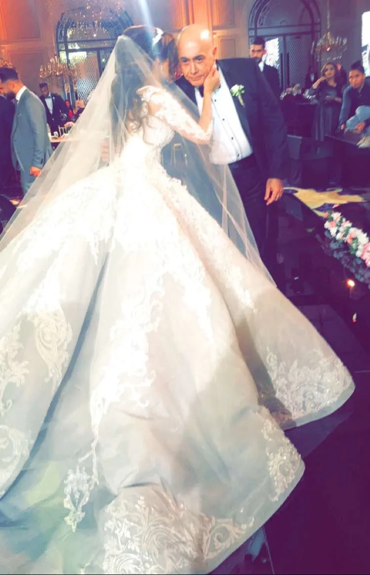 Charming Long Sleeve Lace Sheer ball gown Wedding Dress 2021 scoop royal Train Lace Up Organza Beading Applique Birdal Gowns
Charming Long Sleeve Lace Sheer ball gown Wedding Dress 2021 scoop royal Train Lace Up Organza Beading Applique Birdal Gowns
