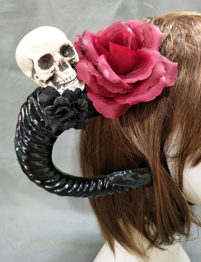 New Arrival Skull Gothic Lolita Sheep Ears Horn with Black Rose KC Hairpin Hair Accessories Party Halloween Hair Clip
New Arrival Skull Gothic Lolita Sheep Ears Horn with Black Rose KC Hairpin Hair Accessories Party Halloween Hair Clip