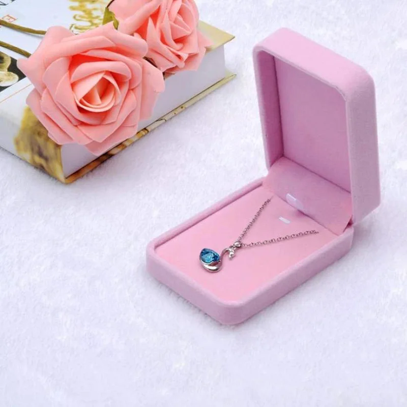 New Velvet Presentation Gift Jewellery Ring Necklace Bracelet Display Box Case (E, Pink)
New Velvet Presentation Gift Jewellery Ring Necklace Bracelet Display Box Case (E, Pink)
