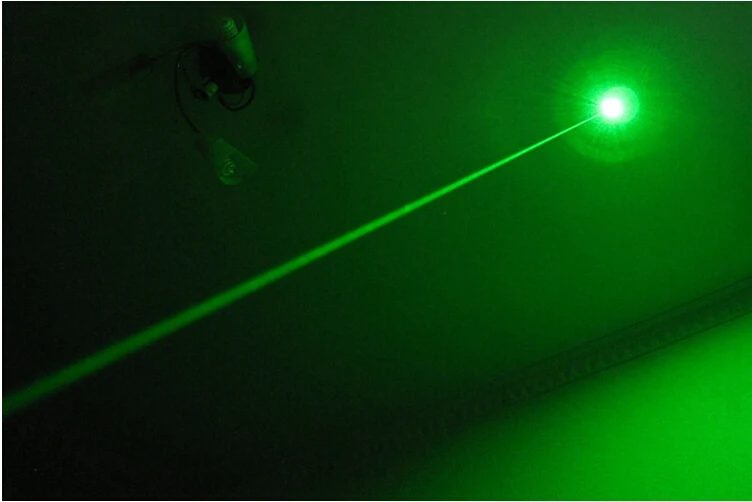 Most Powerful Military 50w 500000m 532nm Green laser pointer Flashlight Lazer Torch light Burning Match Burn cigarettes+Changer
Most Powerful Military 50w 500000m 532nm Green laser pointer Flashlight Lazer Torch light Burning Match Burn cigarettes+Changer