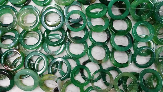 25%off--2strands 28x35mm natural agate onyx round oval loop circles Donut ston Royal blue green yellow red white black mix bead
25%off--2strands 28x35mm natural agate onyx round oval loop circles Donut ston Royal blue green yellow red white black mix bead