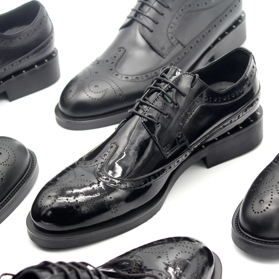 2017 handmade classic black Bullock shoes matte patent black genuine leather carved leather shoes british style pointed toe shoe
2017 handmade classic black Bullock shoes matte patent black genuine leather carved leather shoes british style pointed toe shoe