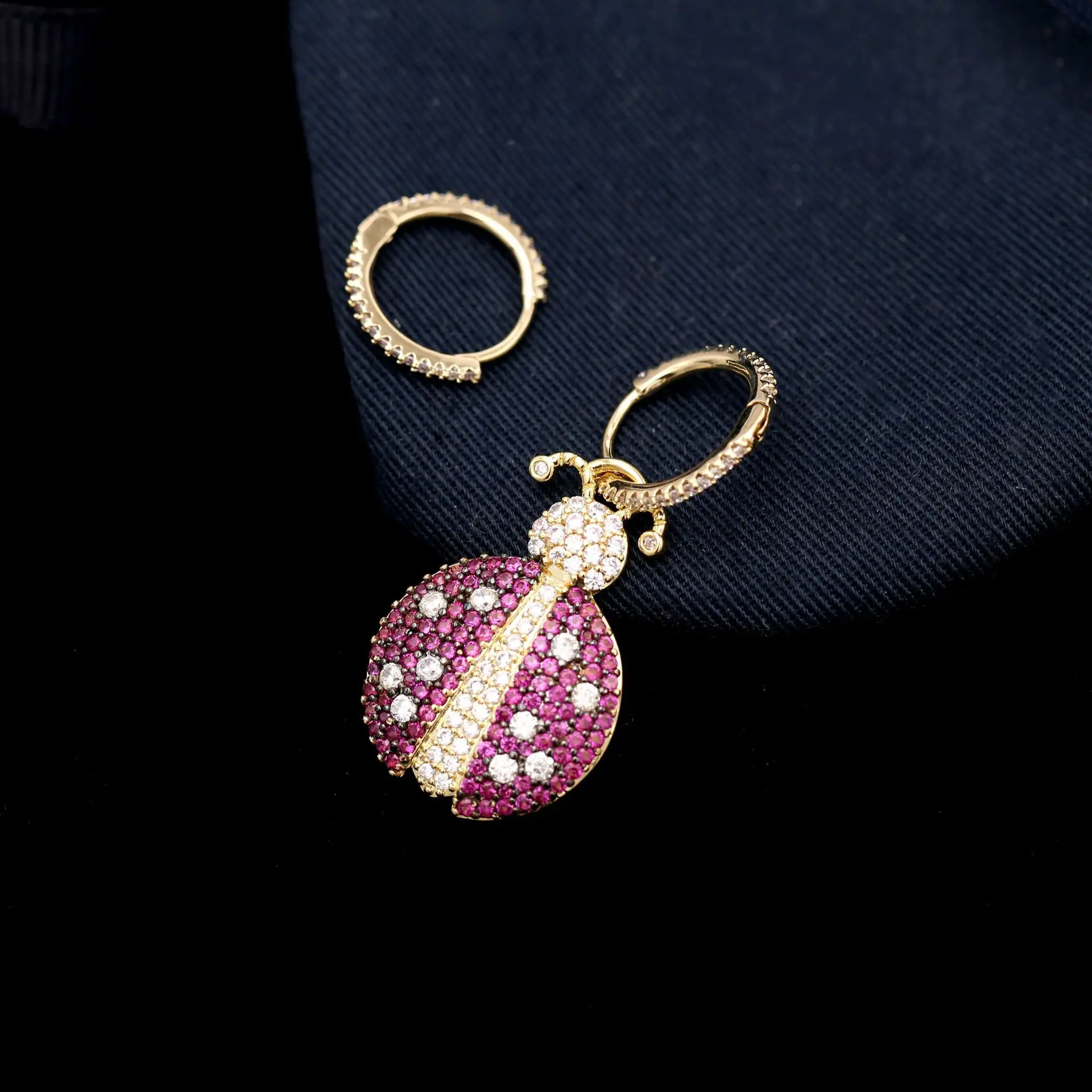 New asymmetric seven-star ladybug earrings colors zircon temperament Insect earring creative earrings LY10938
New asymmetric seven-star ladybug earrings colors zircon temperament Insect earring creative earrings LY10938