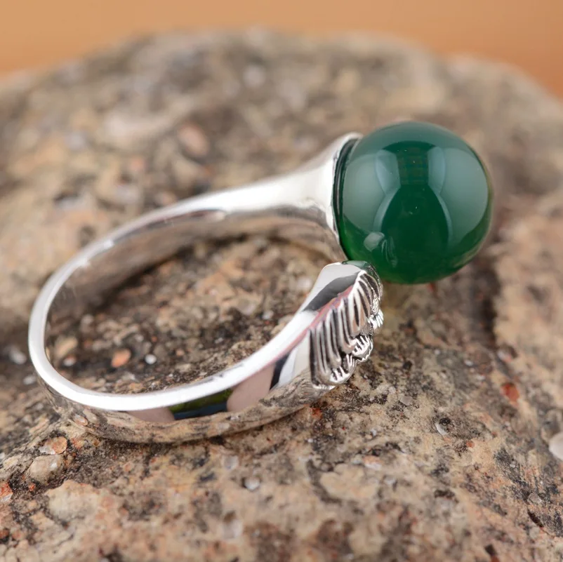 Chalcedony ring wholesale S990 silver inlaid antique style style simple and delicate multicolor opening style
Chalcedony ring wholesale S990 silver inlaid antique style style simple and delicate multicolor opening style