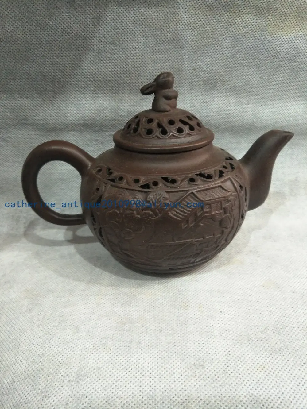 Unique Old Chinese YiXing Handcraft puyple Clay Teapot, Floor, with mark, Free shipping
Unique Old Chinese YiXing Handcraft puyple Clay Teapot, Floor, with mark, Free shipping
