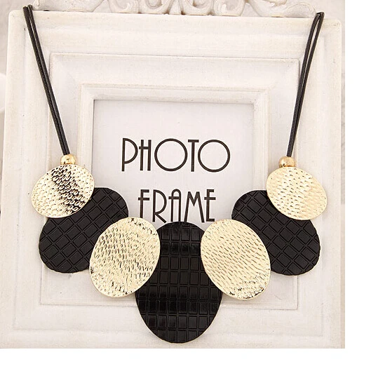 2016 Wholesale Choker Necklace With Oval Metal Sheets Pendant Collier Femme Bijoux Women Statement Leather Necklaces & Pendants
2016 Wholesale Choker Necklace With Oval Metal Sheets Pendant Collier Femme Bijoux Women Statement Leather Necklaces & Pendants
