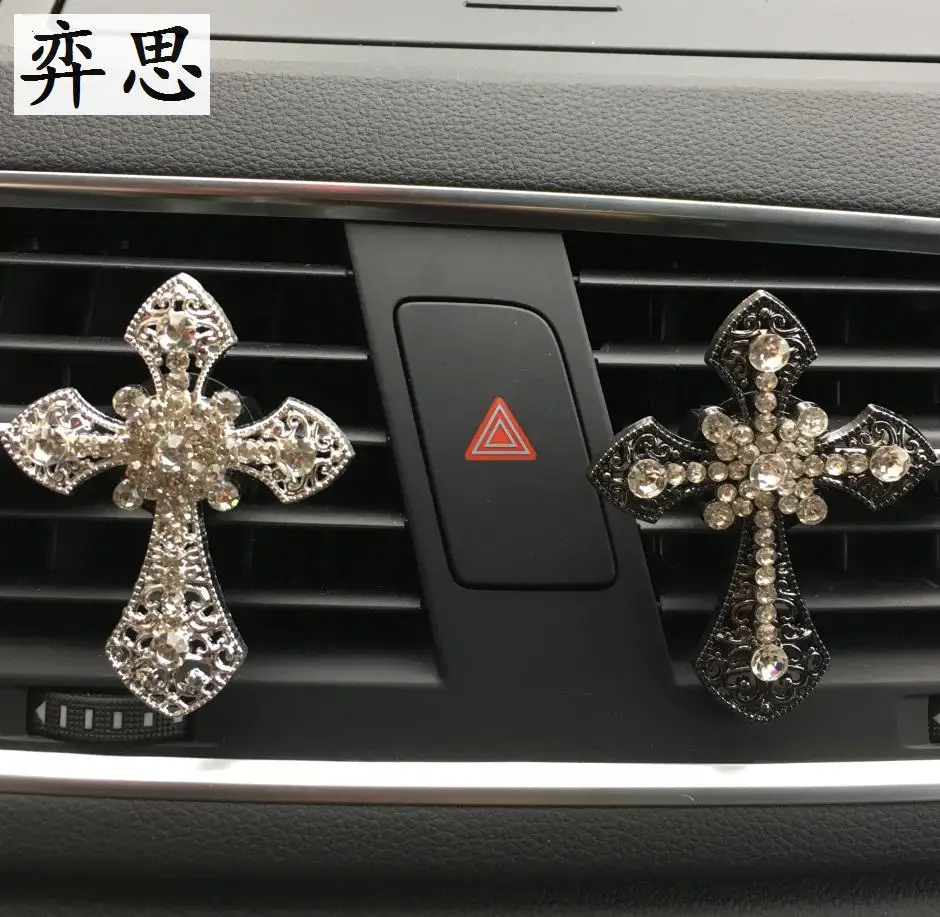 Classic cross modeling Ladies car air freshener Automobile styling Perfume Metal cross jewelry Air conditioner perfume clip
Classic cross modeling Ladies car air freshener Automobile styling Perfume Metal cross jewelry Air conditioner perfume clip