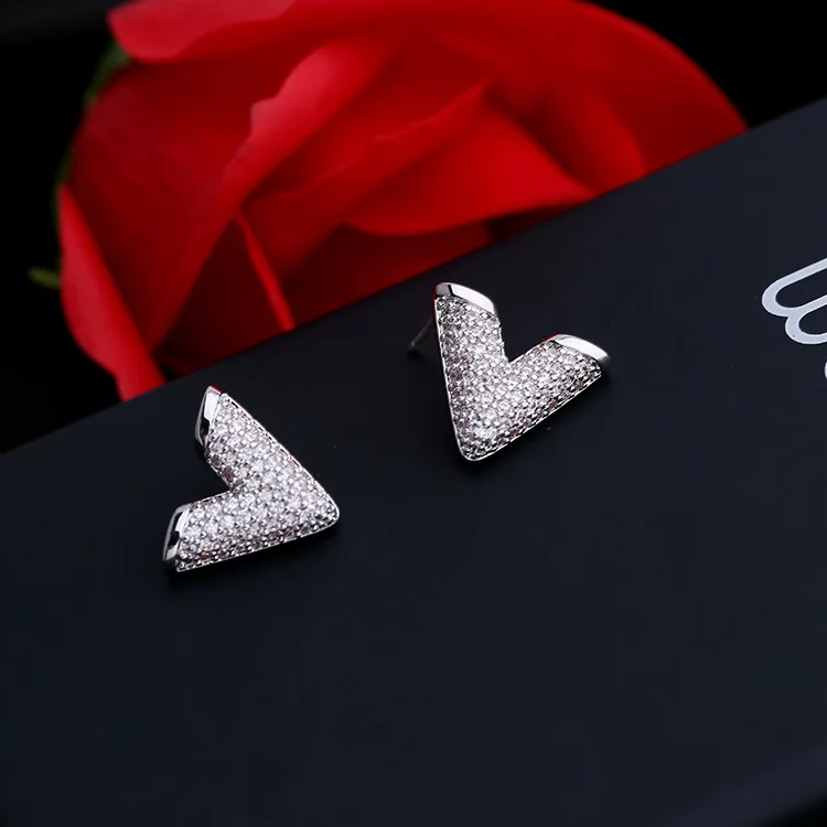 Bilincolor fashion small size fashion crystal cubic zirconia cute trendy letter v stud earrings female
Bilincolor fashion small size fashion crystal cubic zirconia cute trendy letter v stud earrings female