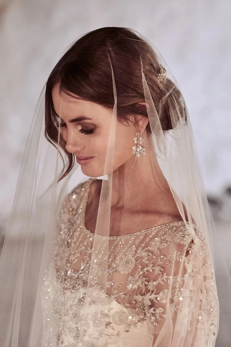 Beaded work luxurious bridal gown vestido de novia heavy hand work crystals design chiffon skirt sheath wedding dresses HA017
Beaded work luxurious bridal gown vestido de novia heavy hand work crystals design chiffon skirt sheath wedding dresses HA017