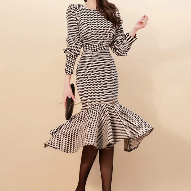 2019 Spring Women Lattice Elegant 2-Piece Suits Korean Puff Sleeve Grid Crop Top & Mermaid Bodycon Slim Waist Skirt OL Set
2019 Spring Women Lattice Elegant 2-Piece Suits Korean Puff Sleeve Grid Crop Top & Mermaid Bodycon Slim Waist Skirt OL Set