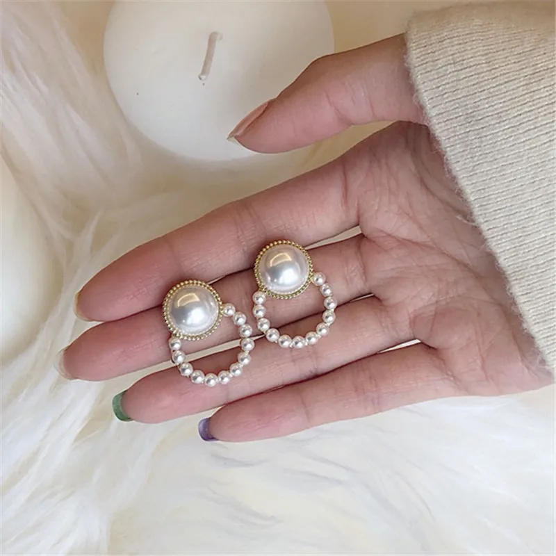 Simple geometric pearl earrings fashion personality girl earrings Delicate restoring ancient ways the circle pearl earrings
Simple geometric pearl earrings fashion personality girl earrings Delicate restoring ancient ways the circle pearl earrings