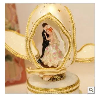 The bride and groom dancing European royal wedding preferred music box egg Valentine's Day gifts of Christmas
The bride and groom dancing European royal wedding preferred music box egg Valentine's Day gifts of Christmas