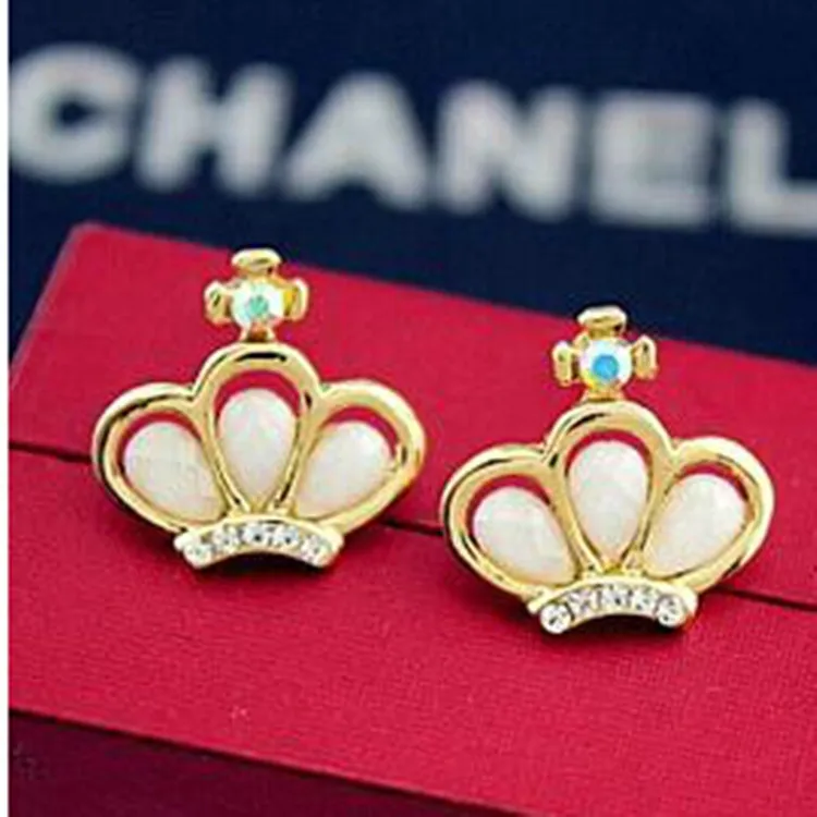 Cheap Marketi 2020 New Jewelry Accessories European Fashion Hot Cross Cutout Crown Stud Earring Exquisite Czech Multicolor Women
Cheap Marketi 2020 New Jewelry Accessories European Fashion Hot Cross Cutout Crown Stud Earring Exquisite Czech Multicolor Women